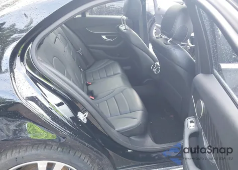 2017 Mercedes-Benz C 300 из США, поврежденный, VIN 55SWF4JB6HU222330